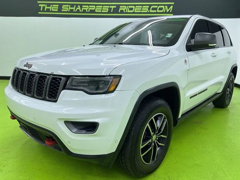 Used 2017 Jeep Grand Cherokee Trailhawk w/ Trailhawk Luxury Group AWD/4WD image 5