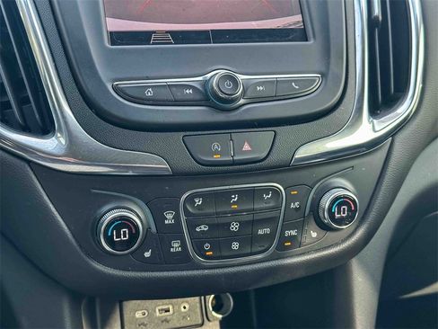 Used 2022 Chevrolet Equinox LT image 32