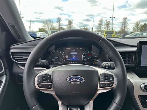 Used 2023 Ford Explorer XLT w/ Equipment Group 202A AWD/4WD image 19