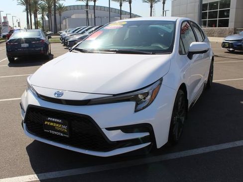 Certified 2026 Toyota Corolla SE FWD image 4