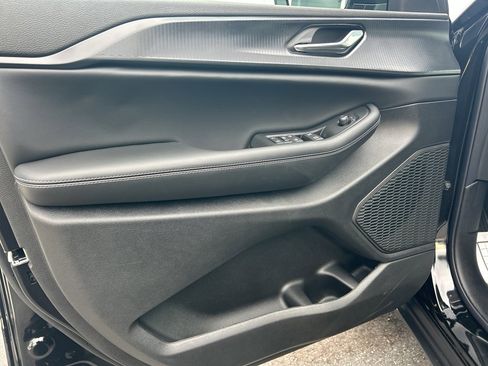 New 2025 Jeep Grand Cherokee Laredo image 24