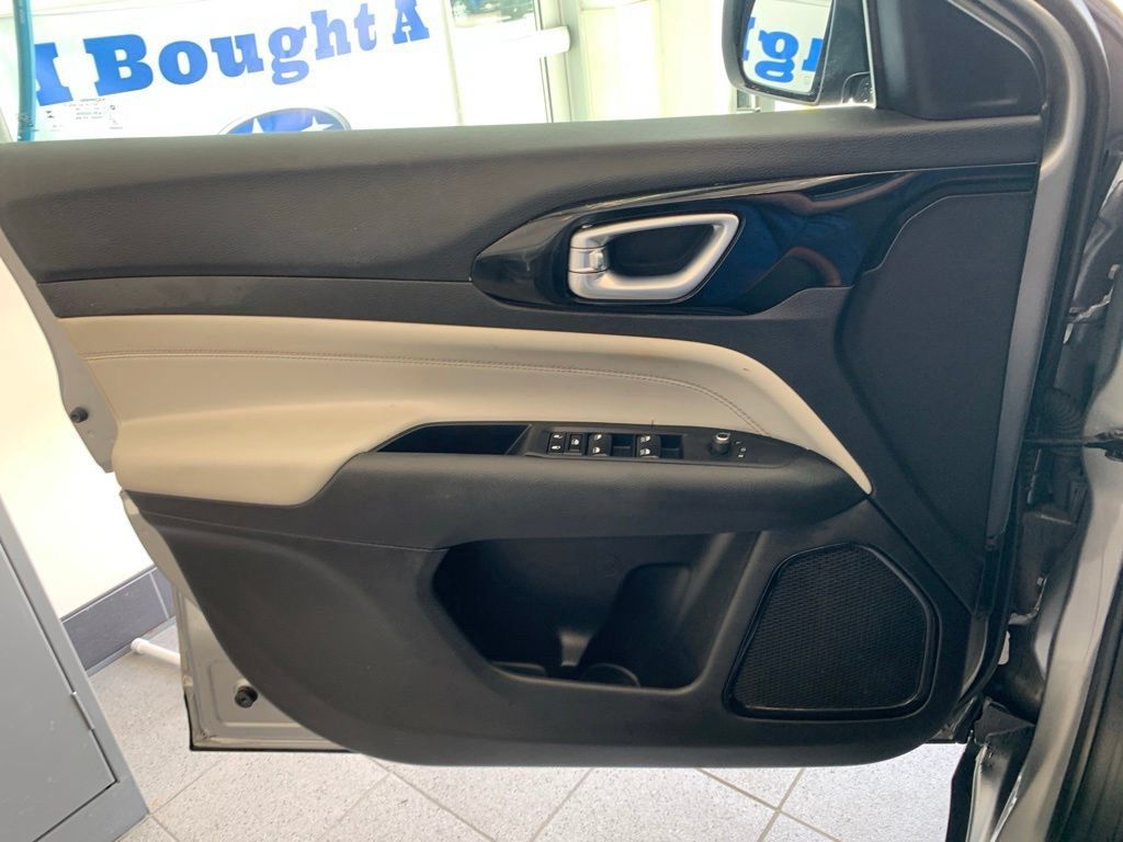 Used 2023 Jeep Compass Limited AWD/4WD image 10