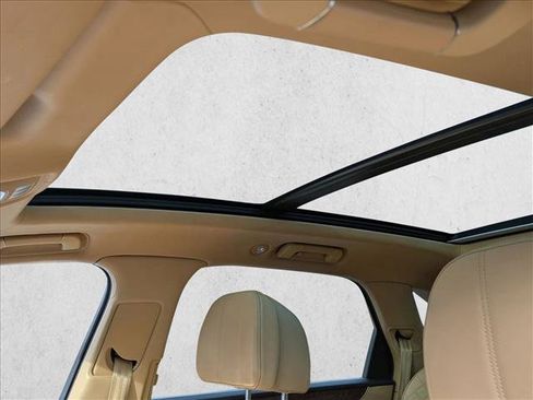 Used 2017 Bentley Bentayga image 13