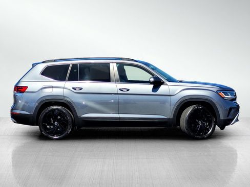 Used 2023 Volkswagen Atlas SE AWD/4WD image 3