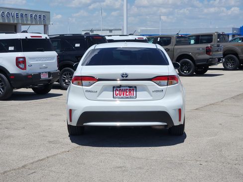 Used 2022 Toyota Corolla LE FWD image 6