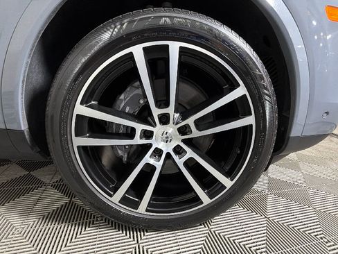 Used 2024 Porsche Cayenne Coupe AWD/4WD image 31