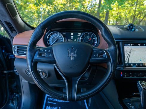 Used 2022 Maserati Levante GT image 21