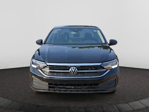 Used 2023 Volkswagen Jetta SE FWD image 2
