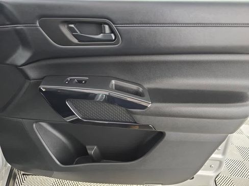 Used 2023 Nissan Pathfinder S image 7