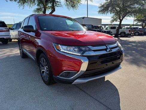 Used 2018 Mitsubishi Outlander ES image 1