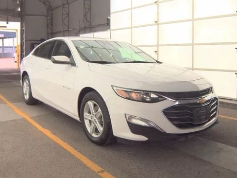 Used 2025 Chevrolet Malibu LS w/ Driver Confidence Package FWD image 5
