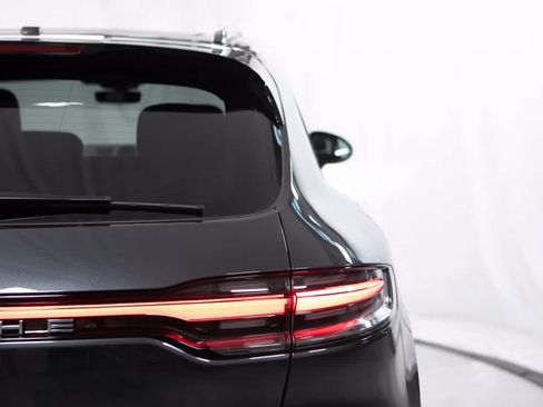Certified 2026 Porsche Macan AWD/4WD image 21