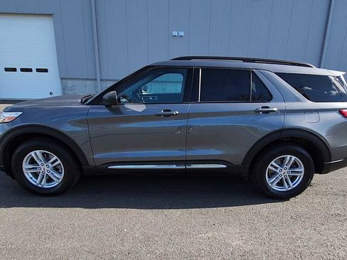 Used 2023 Ford Explorer XLT AWD/4WD image 5