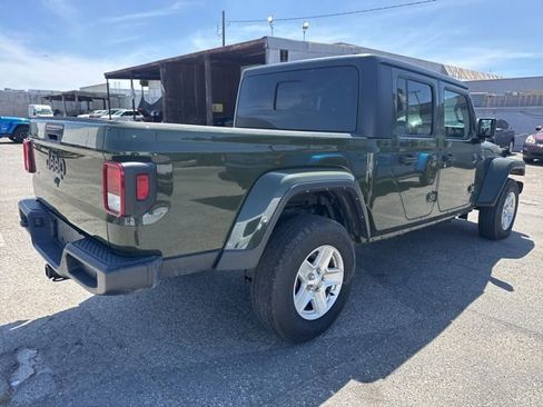 Used 2022 Jeep Gladiator Sport AWD/4WD image 5