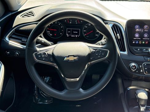 Used 2021 Chevrolet Malibu LT FWD image 24
