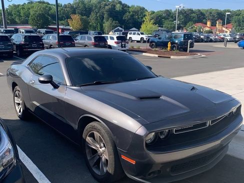 Used 2019 Dodge Challenger SXT RWD image 10