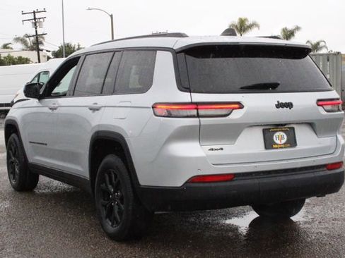 Used 2024 Jeep Grand Cherokee L Laredo image 3