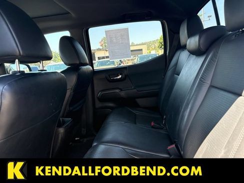 Used 2021 Toyota Tacoma TRD Off-Road w/ TRD Premium Off Road Package AWD/4WD image 22