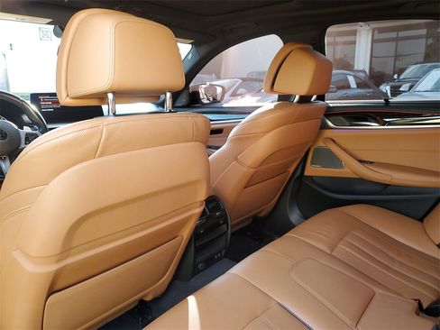 Used 2021 BMW M550i xDrive w/ Executive Package image 15