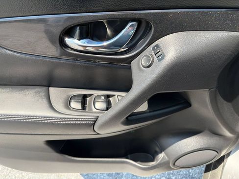 Used 2018 Nissan Rogue S AWD/4WD image 17
