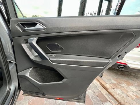 Used 2021 Volkswagen Tiguan SE w/ Panoramic Sunroof Package image 46