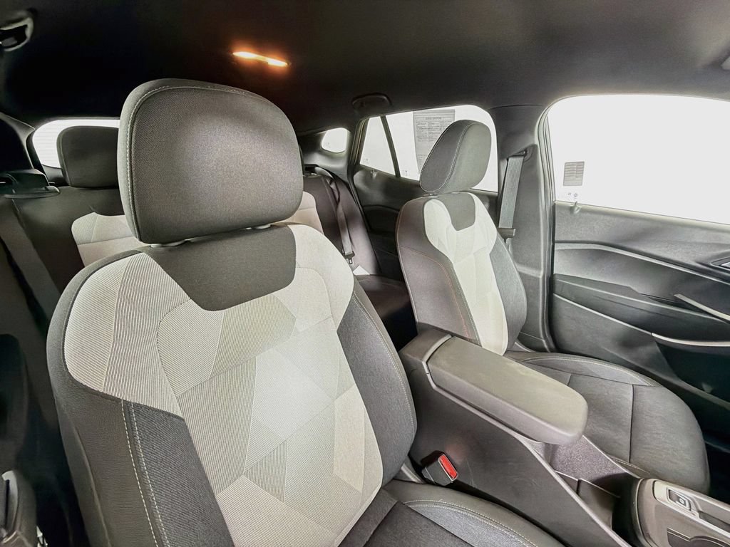 Used 2024 Chevrolet Trax RS w/ Driver Confidence Package FWD image 26