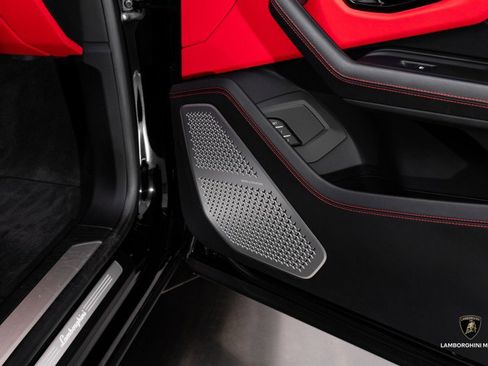 Used 2019 Lamborghini Urus image 41