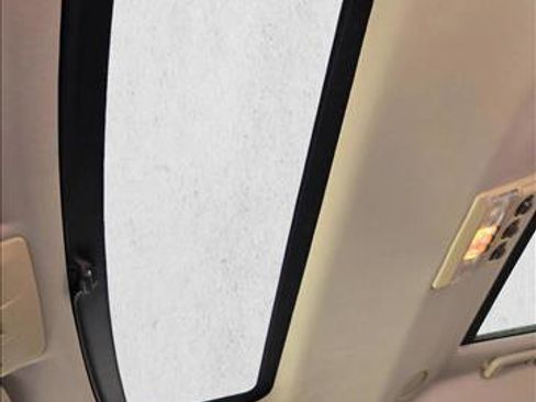 Used 2016 Land Rover LR4 HSE image 15