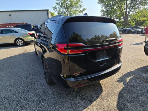 Used 2023 Chrysler Pacifica Touring-L w/ S Appearance Package FWD image 5