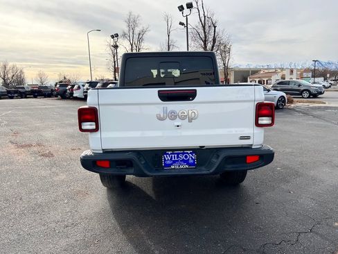 Used 2023 Jeep Gladiator Overland image 6
