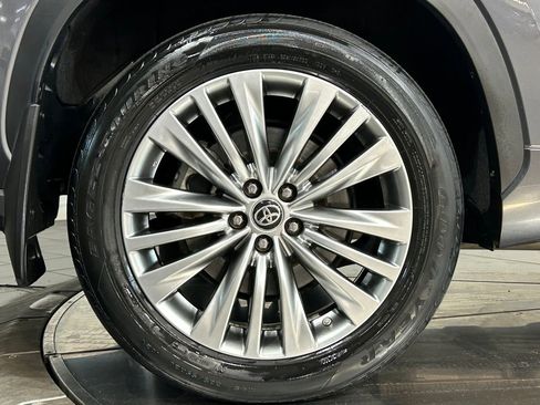 Used 2024 Toyota Highlander Platinum AWD/4WD image 26