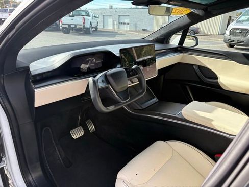 Used 2022 Tesla Model X Plaid image 10