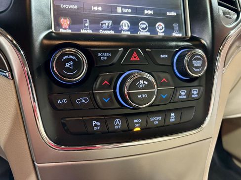 Used 2017 Jeep Grand Cherokee Limited image 41