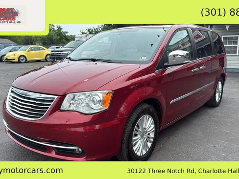 Used 2014 Chrysler Town & Country Limited w/ Luxury Group FWD image 1