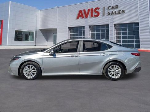 Used 2025 Toyota Camry LE image 10