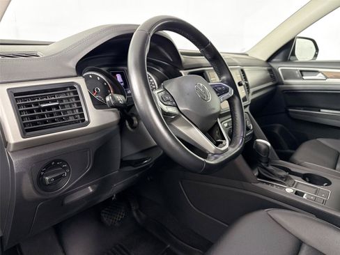 Used 2021 Volkswagen Atlas SE w/ Panoramic Sunroof Package FWD image 4