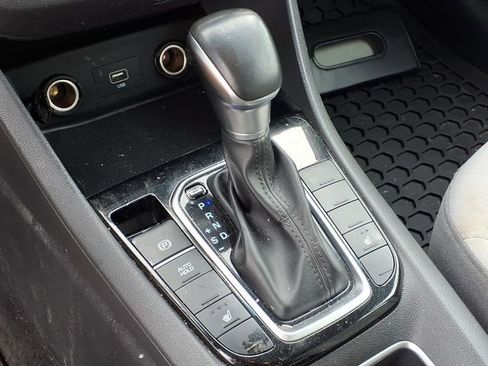 Used 2021 Hyundai Ioniq SE FWD image 11