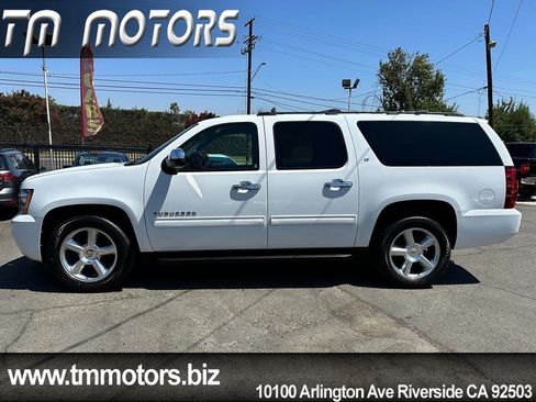 Used 2011 Chevrolet Suburban LT w/ Regional Value Package RWD image 3