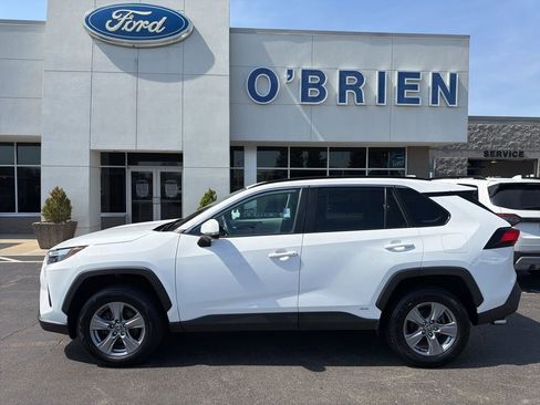 Used 2022 Toyota RAV4 XLE w/ Convenience Package AWD/4WD image 2
