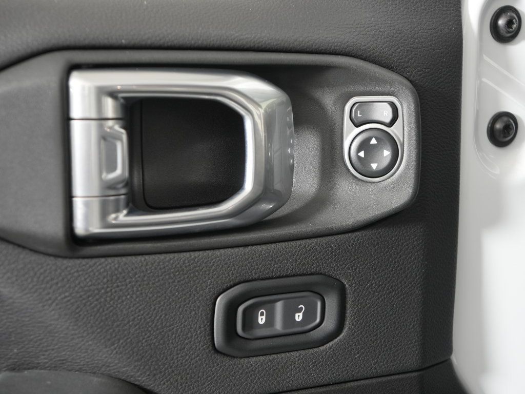 Used 2025 Jeep Wrangler Unlimited Rubicon AWD/4WD image 37