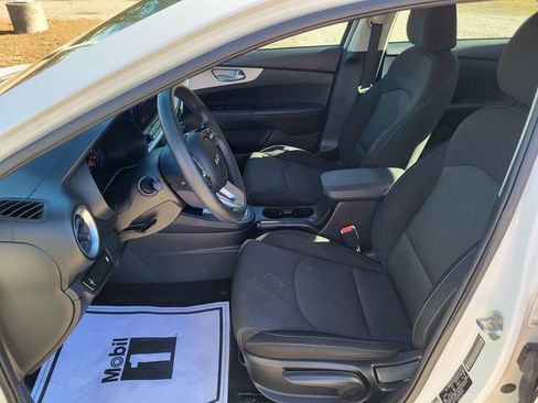 Used 2023 Kia Forte LXS image 11