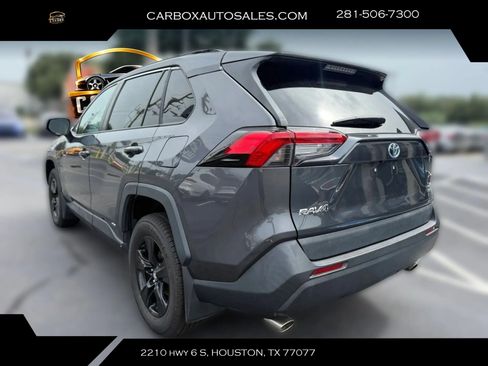 Used 2020 Toyota RAV4 XLE AWD/4WD image 3