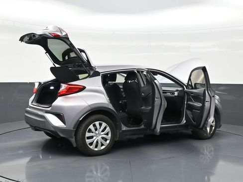 Used 2020 Toyota C-HR LE FWD image 28