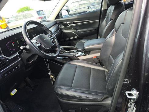 Used 2025 Kia Telluride S FWD image 3