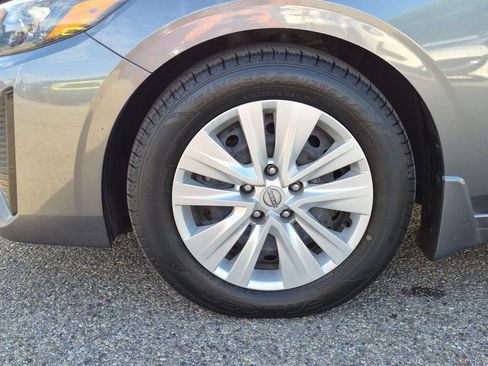 Used 2024 Nissan Sentra S FWD image 13