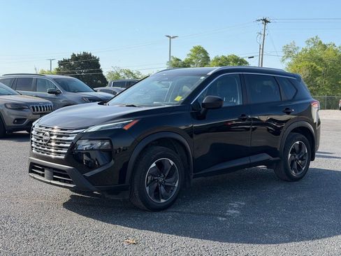 Used 2024 Nissan Rogue SV w/ SV Premium Package image 8