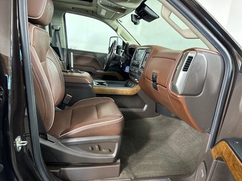 Used 2018 Chevrolet Silverado 2500 High Country w/ Duramax Plus Package image 28