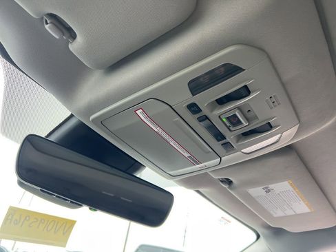 Used 2021 Toyota Highlander Limited image 23