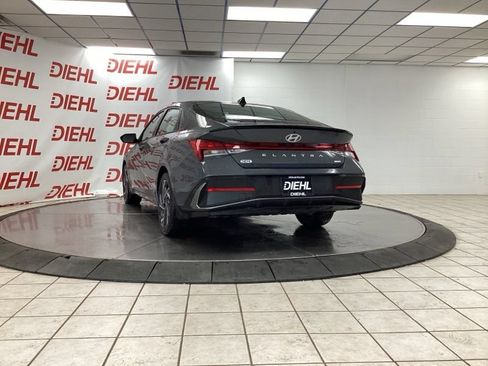 Used 2025 Hyundai Elantra SEL FWD image 5