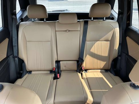 Used 2023 Volkswagen Tiguan SE w/ Panoramic Sunroof Package AWD/4WD image 13